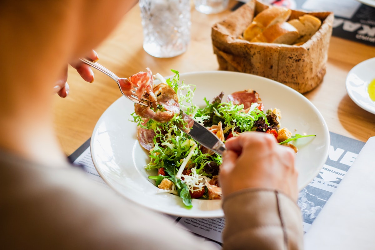 Green leafy salad with seeds